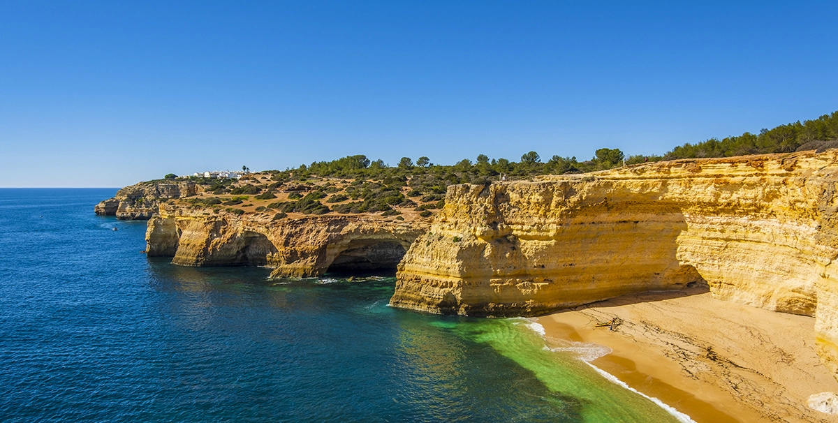 rock-formations-cliffs-corredoura-beach-algarve-portugal