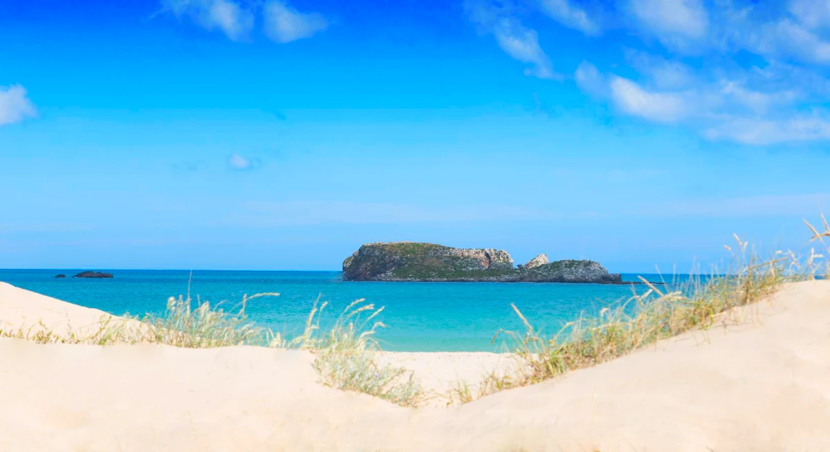 Praia do Martinhal with Islet on Background