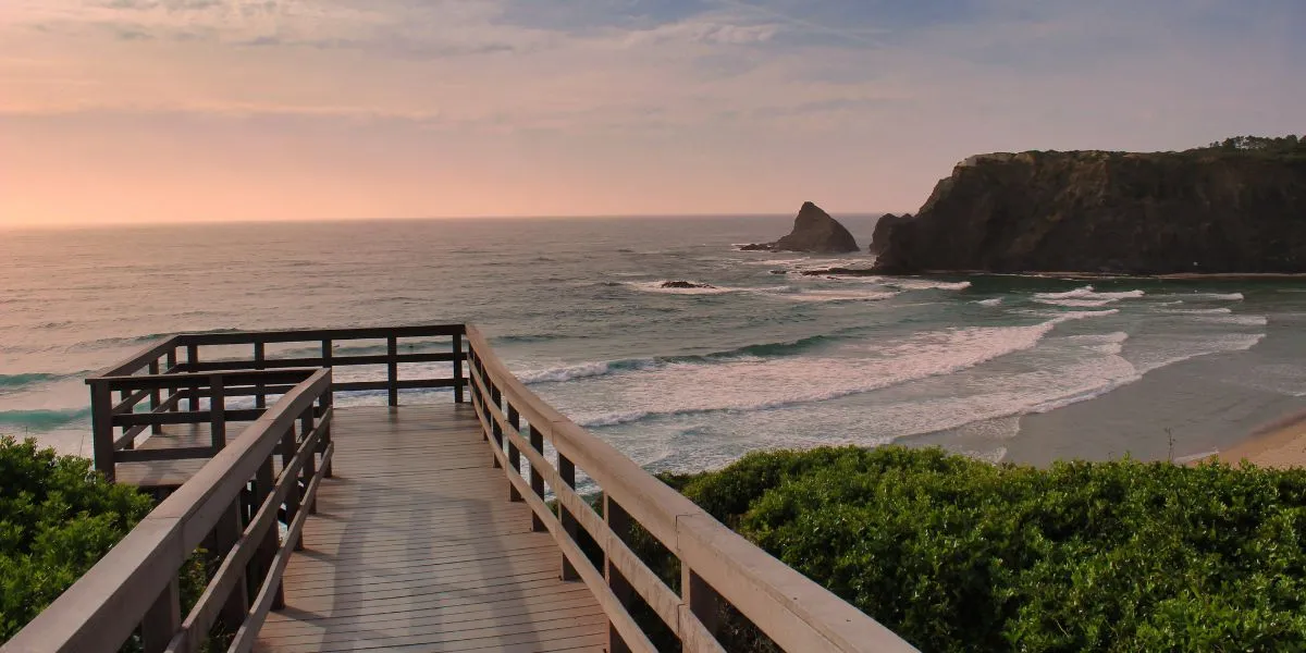 The-Golden-Hour-at-Odeceixe-Beach-from-the-Viewpoint